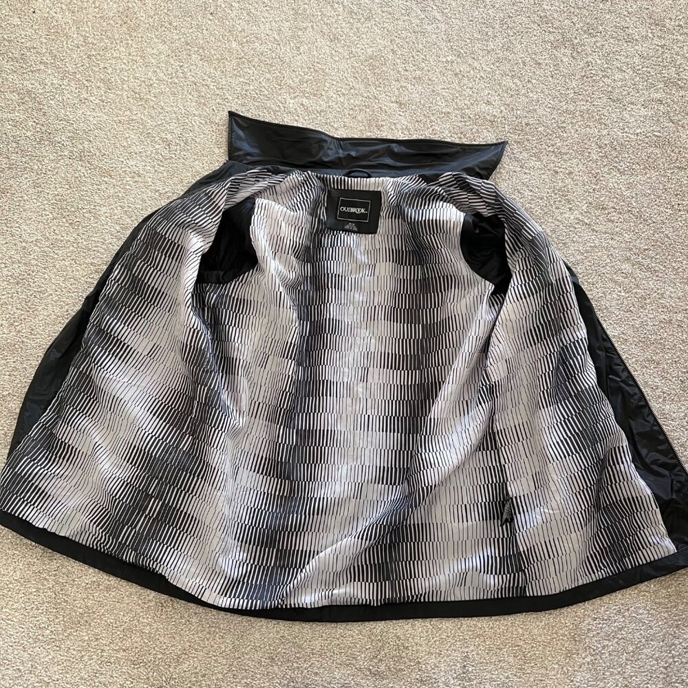 Outbrook Minimalist Black Zip Up Jacket with Glossy Finish and Outer Pockets M - Picture 6 of 11